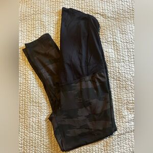 Maternity Isabel Camo Leggings Size M